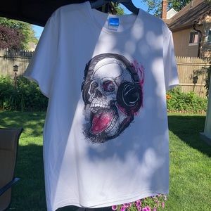 Just a T-shirt, Men’s (L), Cool skull/headphones;)